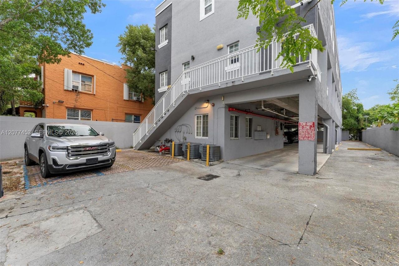 1421 SW 3rd St, Unit 208, Miami, FL 33135 Photo