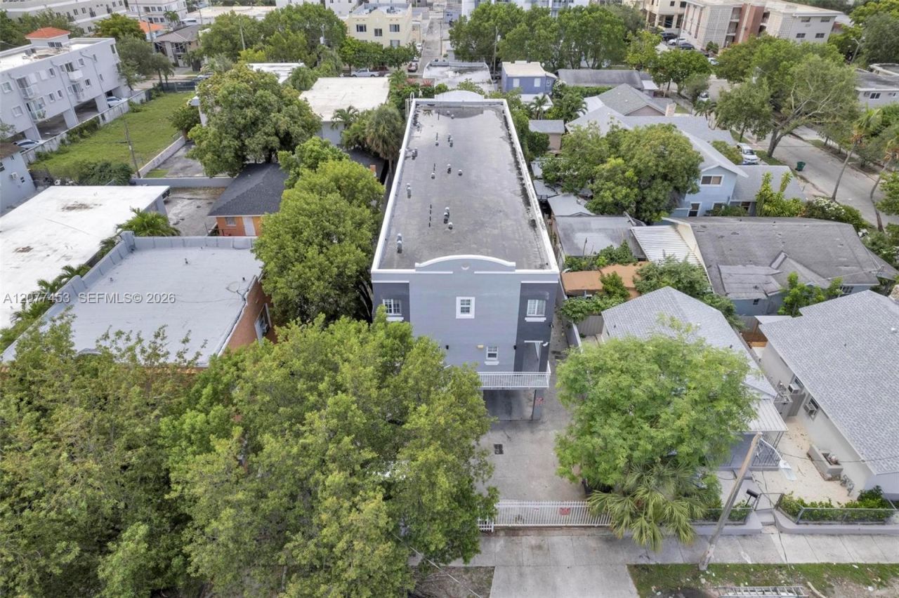 1421 SW 3rd St, Unit 208, Miami, FL 33135 Photo