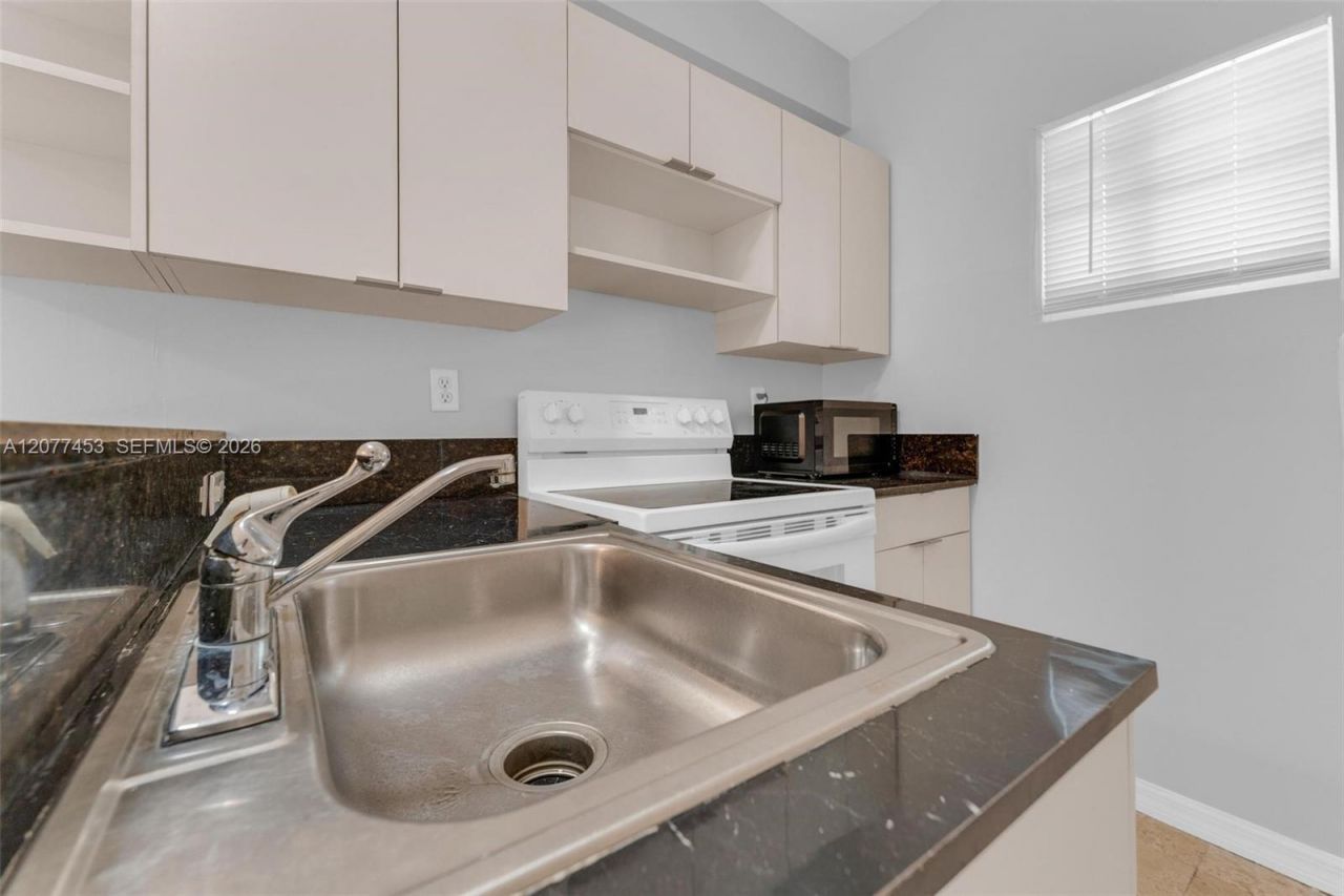 1421 SW 3rd St, Unit 208, Miami, FL 33135 Photo