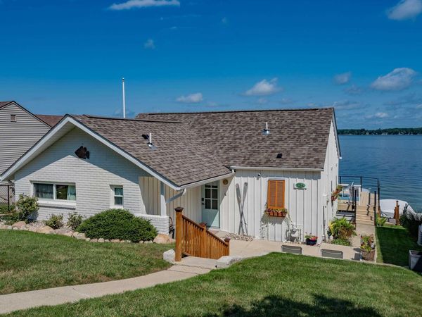 824 South Clear Lake Drive, Fremont, IN 46737