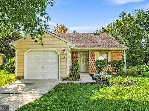 6 AVANDALE COURT, MOUNT LAUREL, NJ 08054