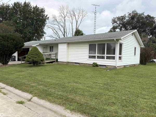 1504 9th Avenue, Eldora, IA 50627