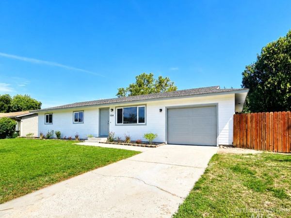 1104 NW 13 Th Ave, Meridian, ID 83642