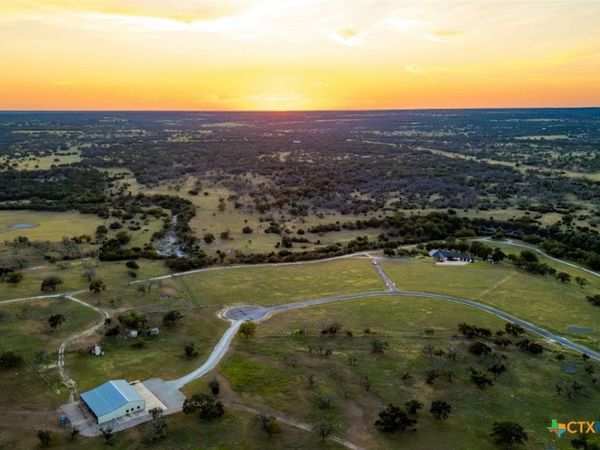 281 Goose Landing Way , Harper, TX 78631