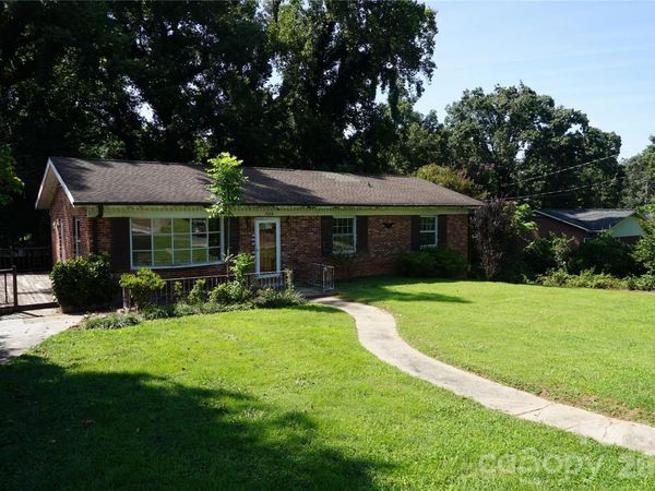 5214 Northview Drive, Hickory, NC 28601