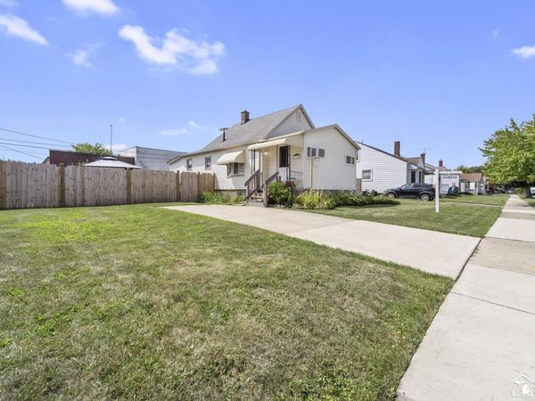 1727 Sycamore Street, Wyandotte, MI 48192