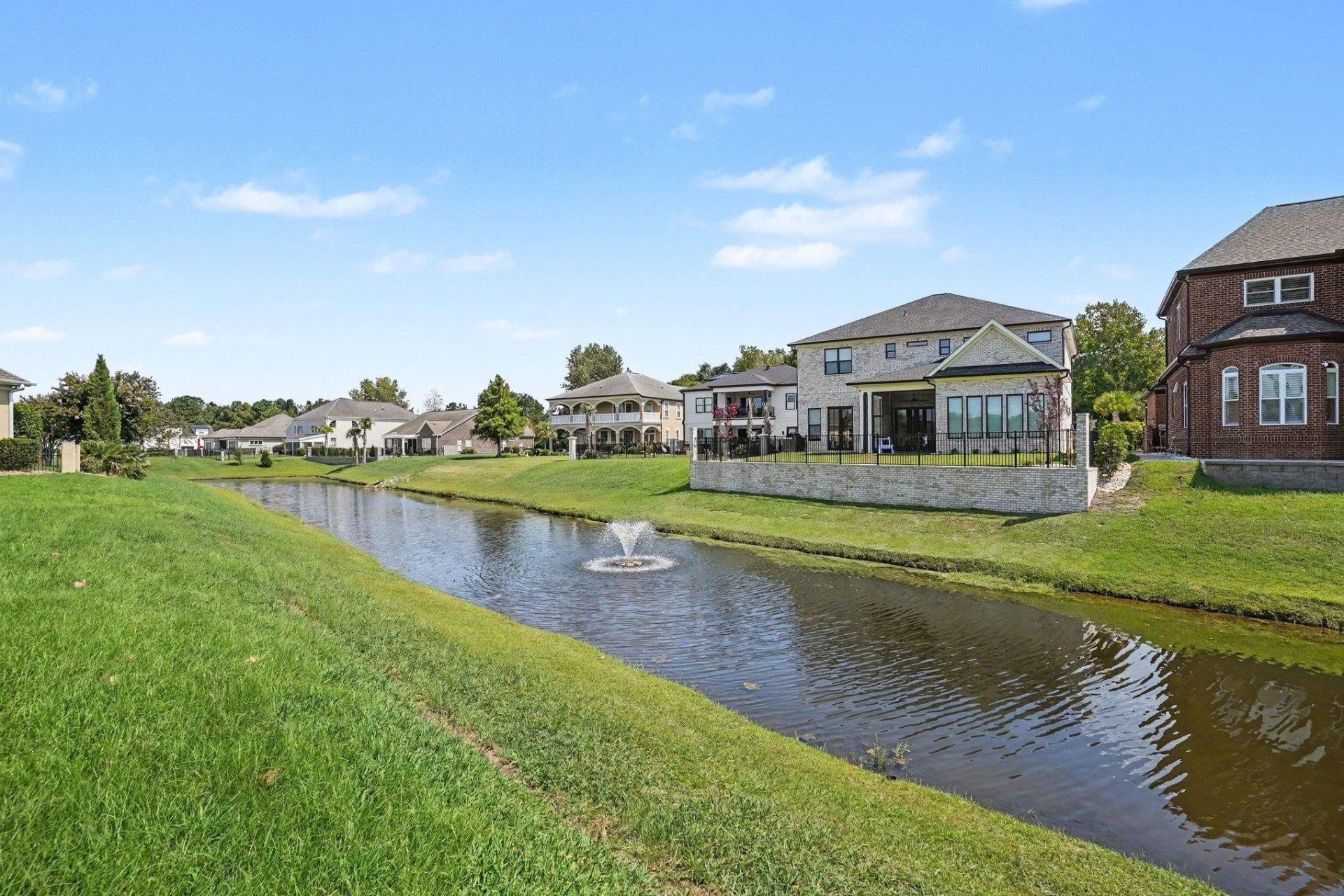 1126 Bluffton Ct. Photo 4