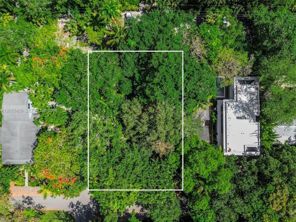 3595 Avocado Ave , Miami, FL 33133