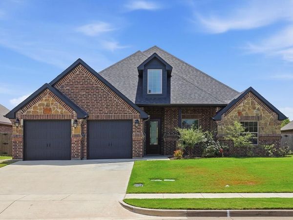 715 La Paloma Road, Sanger, TX 76266