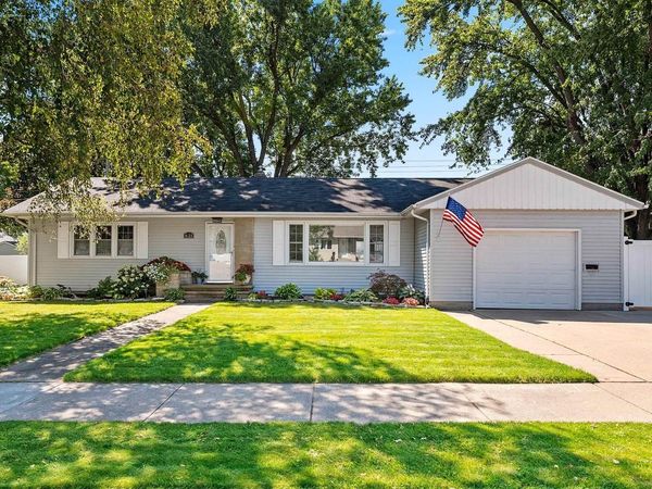 825 W MARQUETTE STREET, Appleton, WI 54914