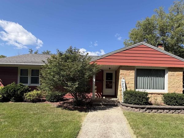 821 2nd Ave NE, Clarion, IA 50525