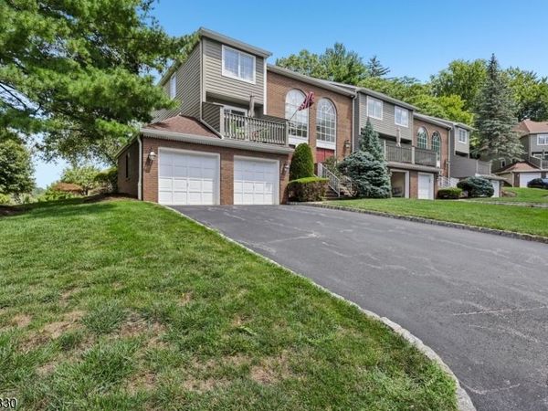 7 Dorset Cir, Caldwell, NJ 07006