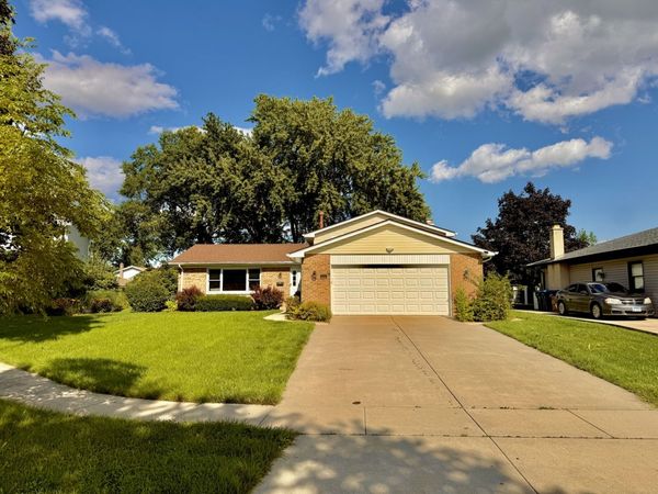 411 Sequoia Court , Schaumburg, IL 60193
