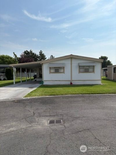 2240 W Broadway Avenue, Unit 127, Moses Lake, WA 98837 Main Photo