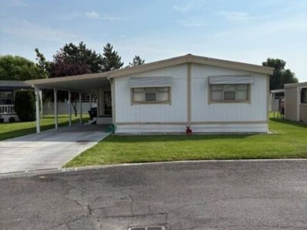 2240 W Broadway Avenue, Unit 127, Moses Lake, WA 98837