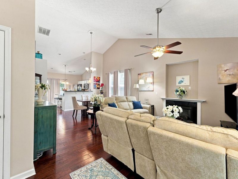 3992 Trade Royal Crossing Drive, Columbus, OH 43230 Photo 5