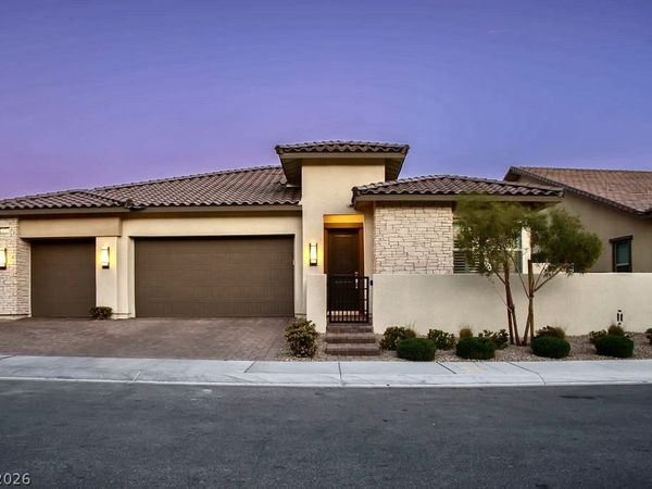 180 Medianoche Street , Las Vegas, NV 89138