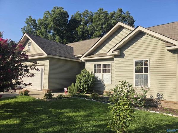 1204 White Street NW, Hartselle, AL 35640