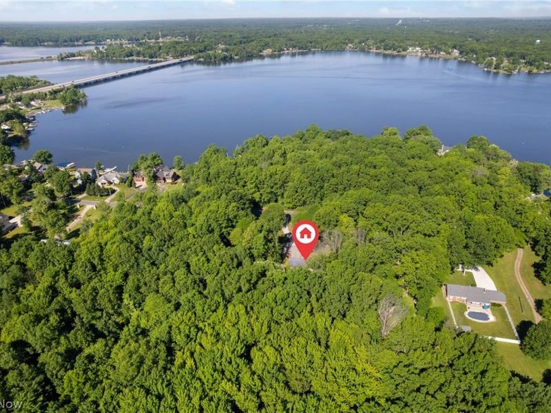 1075 NE River Road, Lake Milton, OH 44429 Photo 3