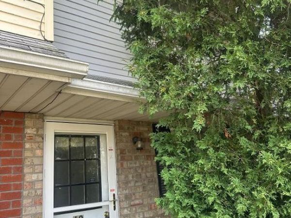 19 Leigh Ct, Wilkes-Barre Twp, PA 18702