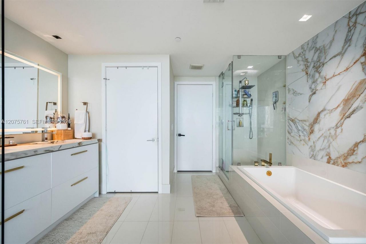 650 NE 32nd St , Unit 1203, Miami, FL 33137 Photo