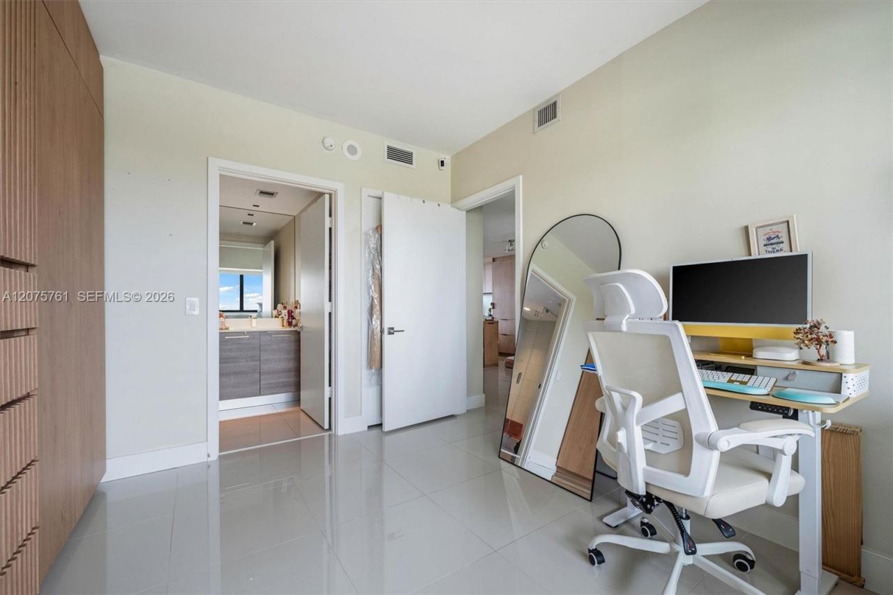 650 NE 32nd St , Unit 1203, Miami, FL 33137 Photo