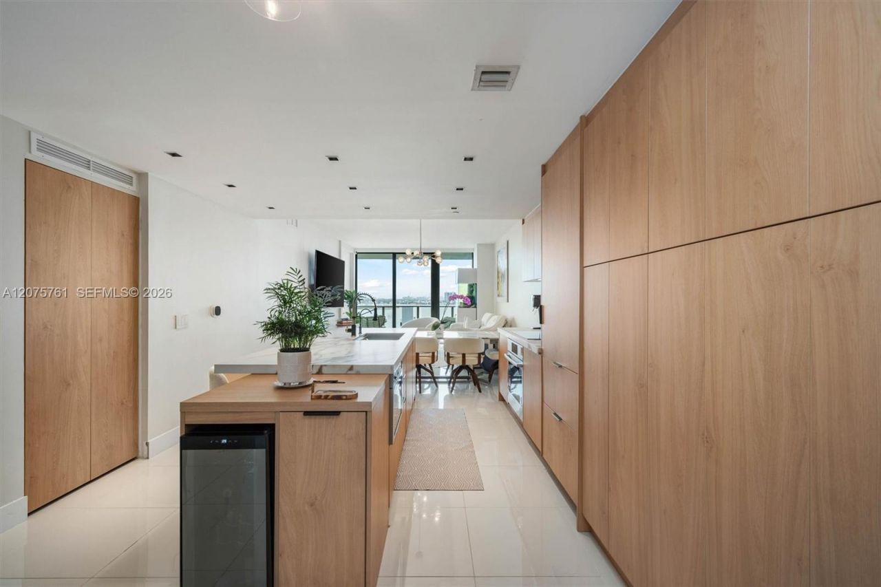 650 NE 32nd St , Unit 1203, Miami, FL 33137 Photo