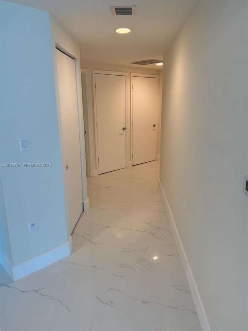 500 Brickell Ave , Unit 3210, Miami, FL 33131 Photo