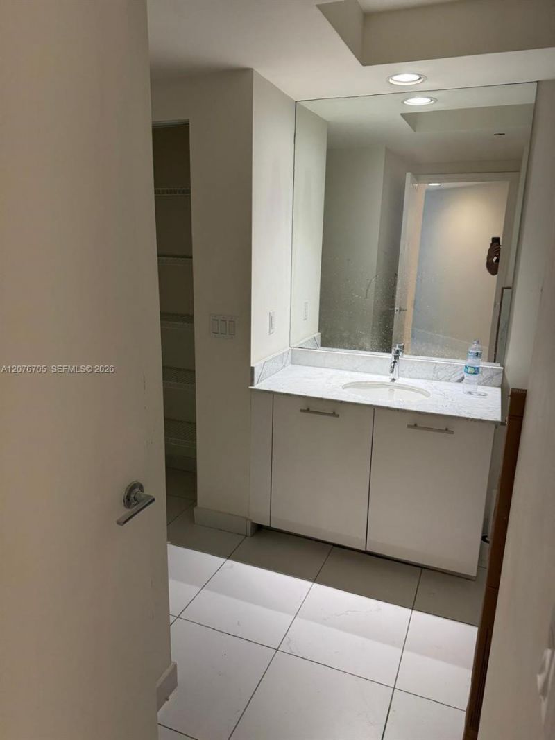 500 Brickell Ave , Unit 3210, Miami, FL 33131 Photo