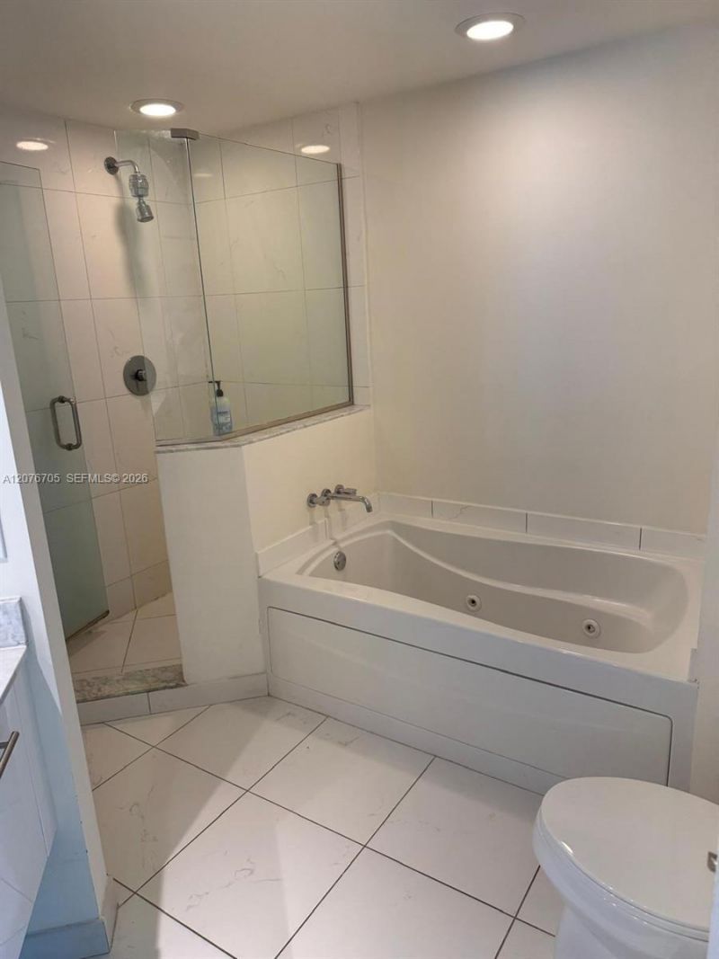 500 Brickell Ave , Unit 3210, Miami, FL 33131 Photo