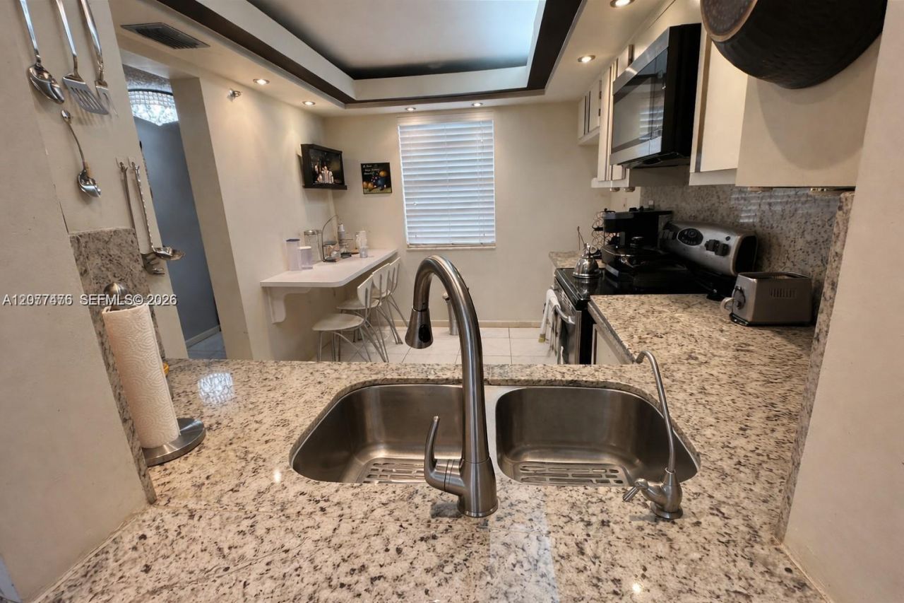 3910 Inverrary Blvd, Unit 603-B, Lauderhill, FL 33319 Photo