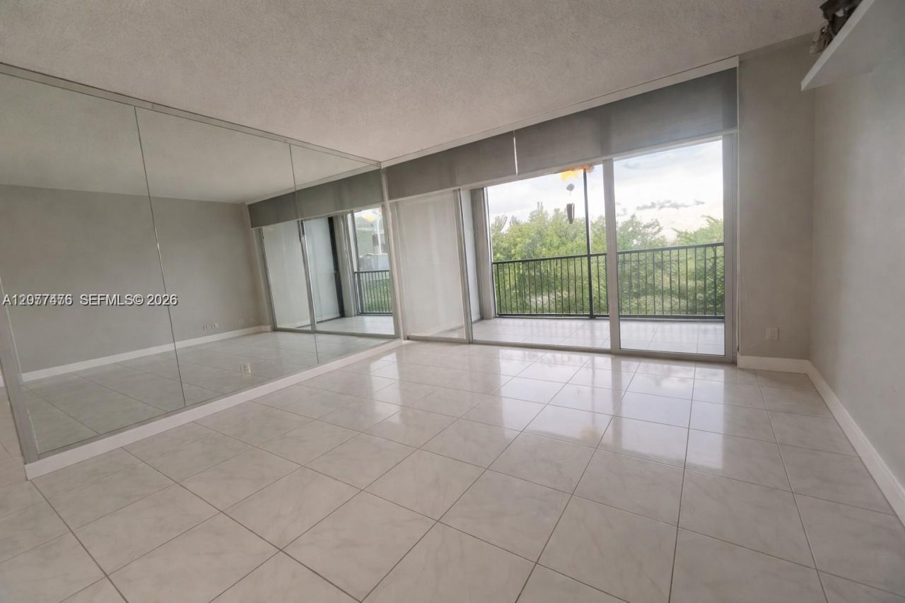 3910 Inverrary Blvd, Unit 603-B, Lauderhill, FL 33319 Photo