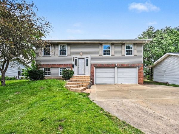 1312 W Oakmont Road , Hoffman Estates, IL 60169
