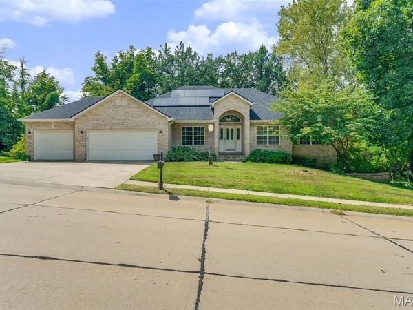 212 Michael Drive, Troy, IL 62294