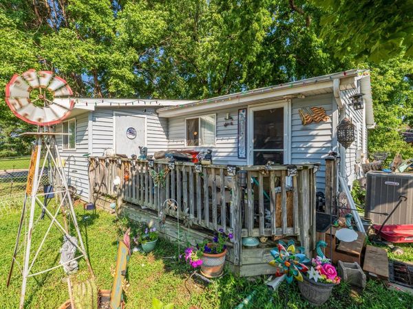 200 VICTOR AVE, No. Sioux City, SD 57049
