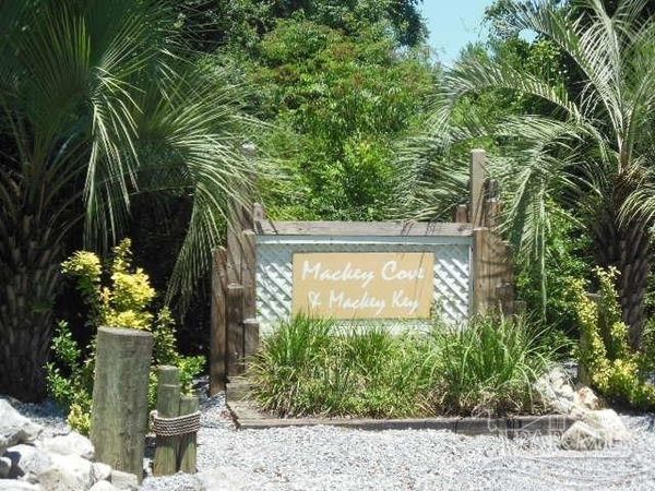 3650 Mackey Cove Dr, Pensacola, FL 32514
