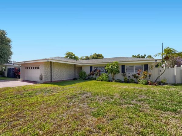 13931 DOMINICA DRIVE , SEMINOLE, FL 33776