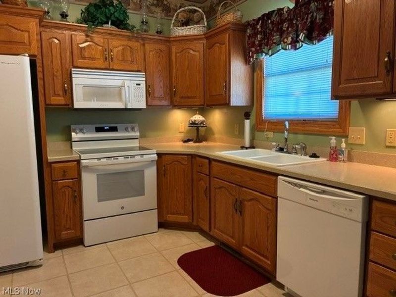 2940 Villa Glen Circle NW, Canton, OH 44708 Photo 13