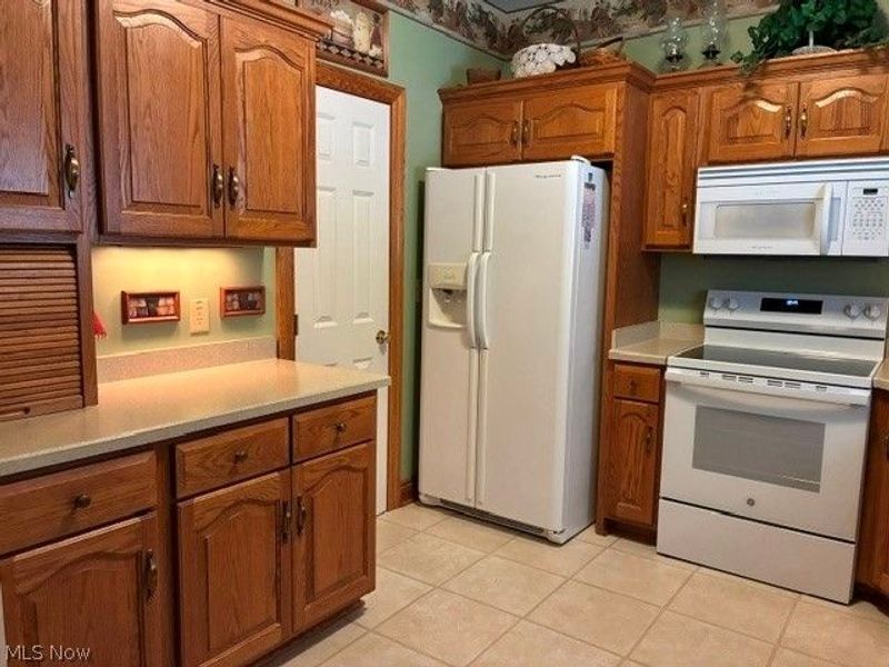 2940 Villa Glen Circle NW, Canton, OH 44708 Photo 14