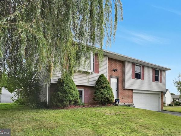 4 EDGEMONT LANE, NEWMANSTOWN, PA 17073