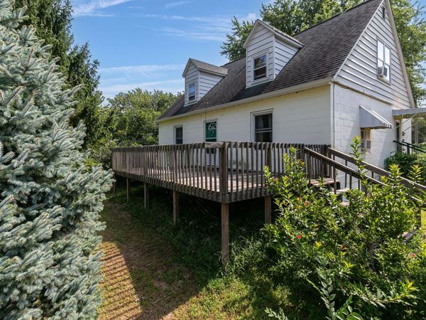 408 West Drive , East Moline, IL 61244