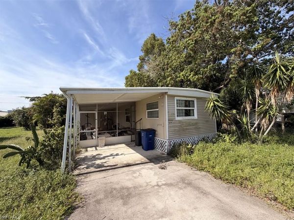 2074 Flowers DR , FORT MYERS, FL 33907