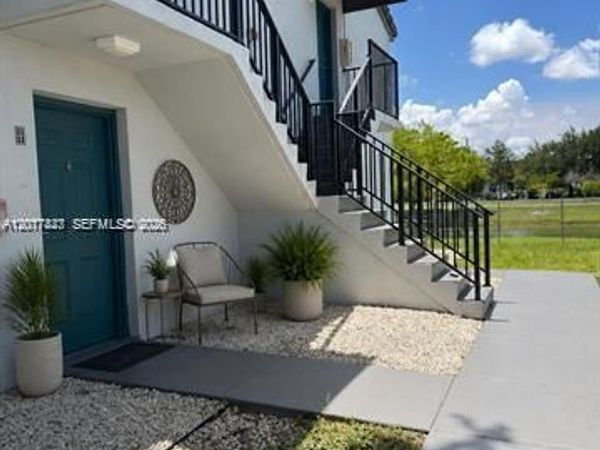 7235 NW 179th St , Unit 101, Hialeah, FL 33015