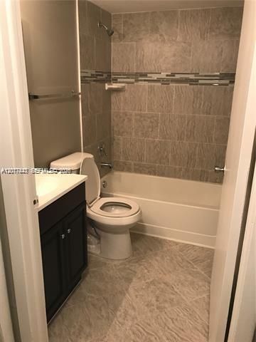7235 NW 179th St , Unit 101, Hialeah, FL 33015 Photo