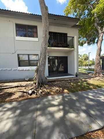 7235 NW 179th St , Unit 101, Hialeah, FL 33015 Photo