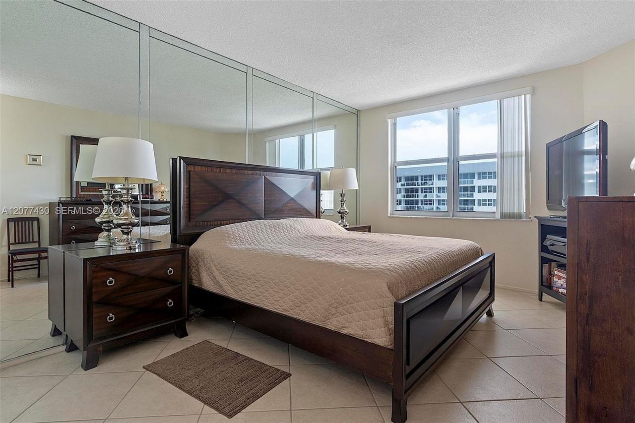 1980 S Ocean Dr, Unit 20A, Hallandale Beach, FL 33009 Photo