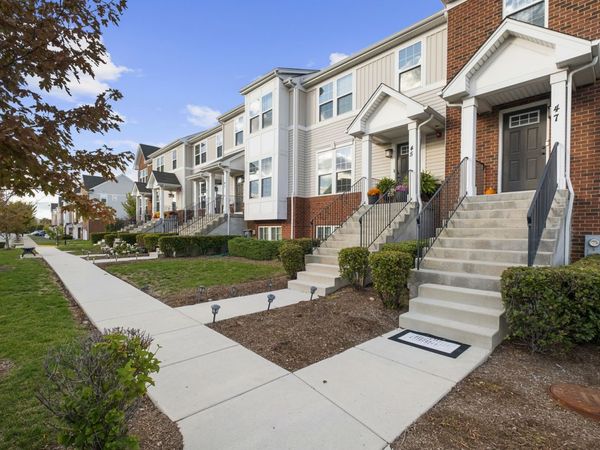 47 Nicholas Drive E, Des Plaines, IL 60016
