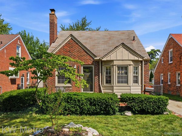 2048 Anita Avenue, Grosse Pointe Woods, Mi 48236