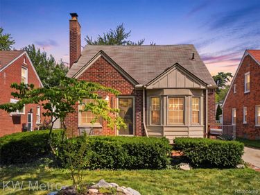 2048 Anita Avenue, Grosse Pointe Woods, Mi 48236