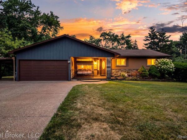 5214 Daniels Drive, Troy, Mi 48098